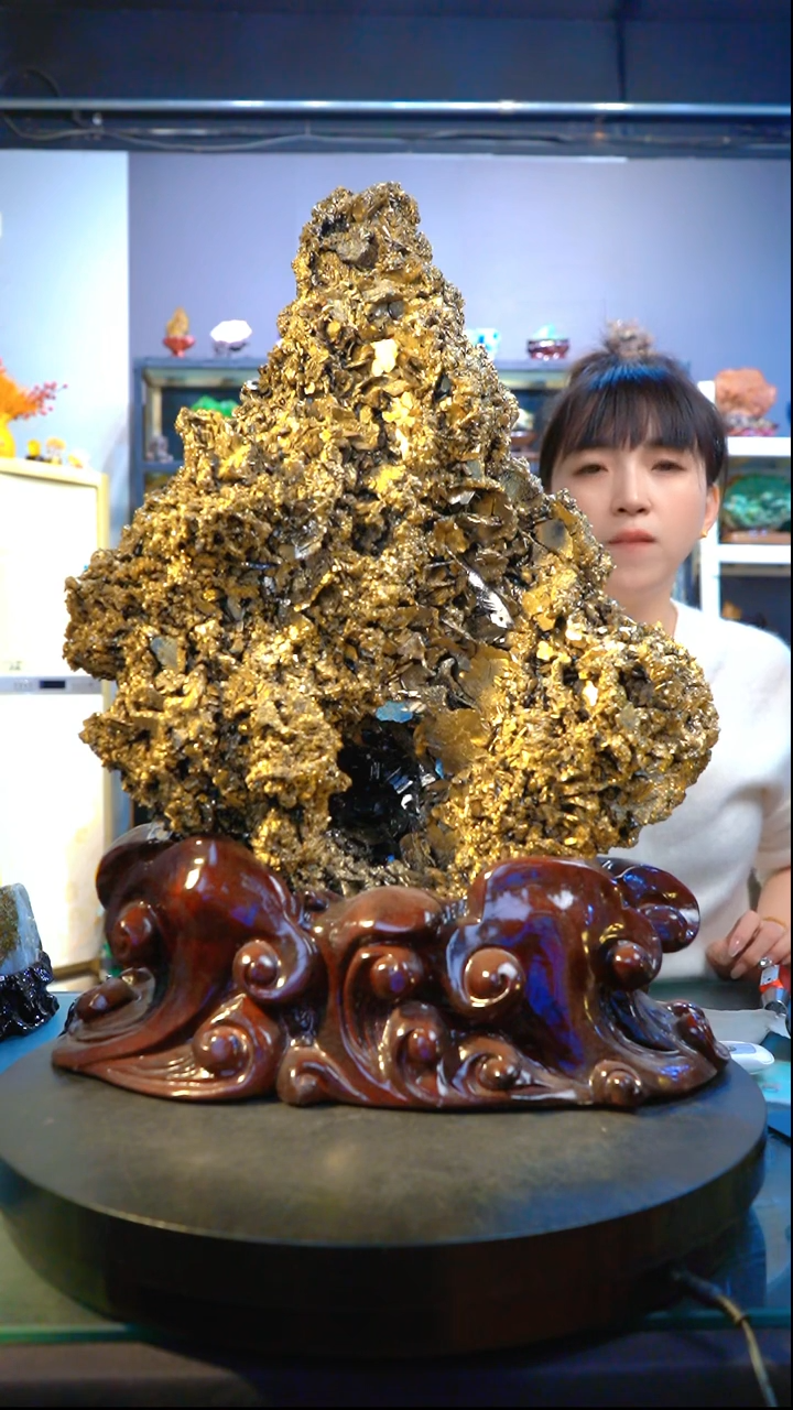 石材颜色漂亮，造型奇特