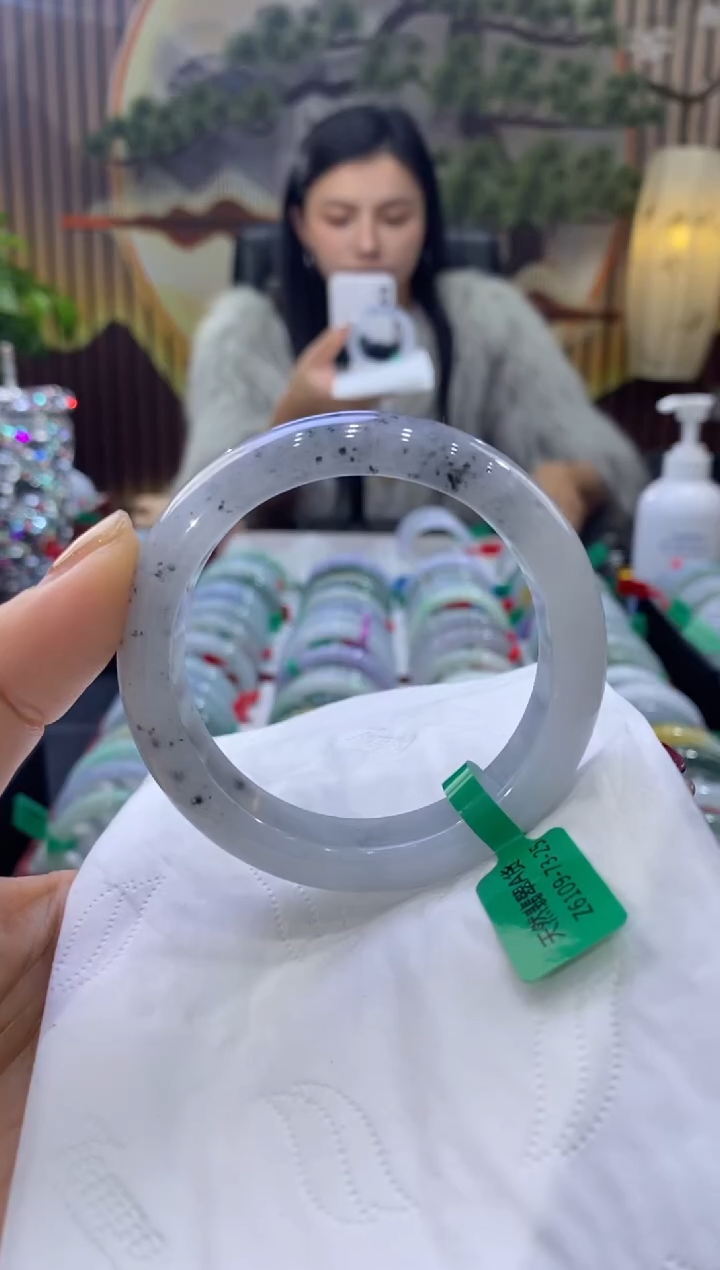 【闪购商品】翡翠手镯未镶嵌多人06588