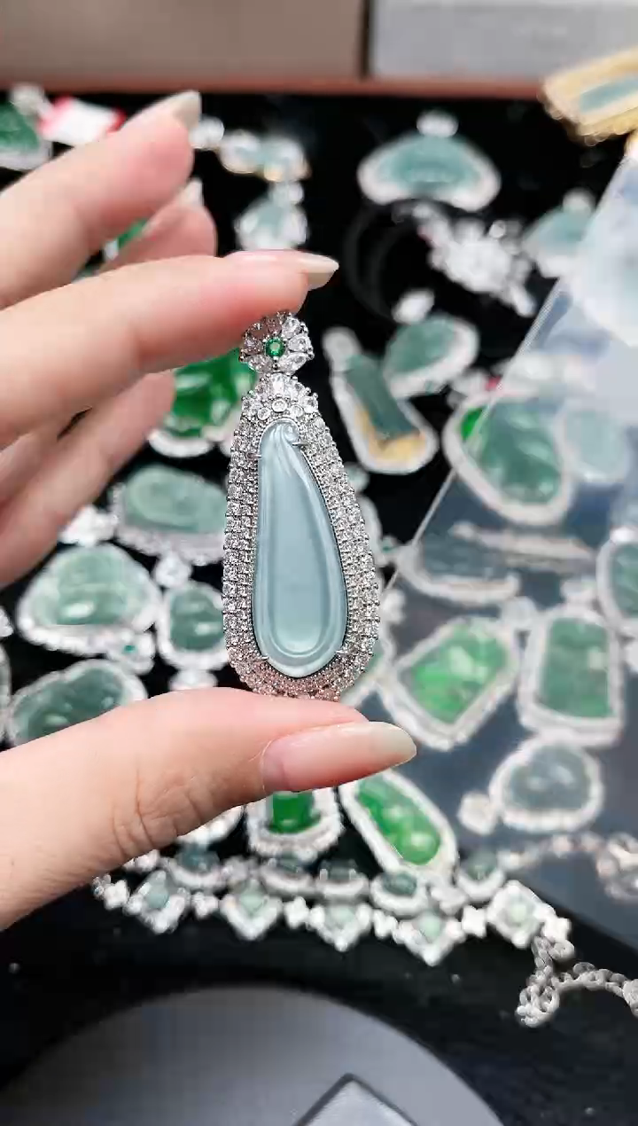 【闪购商品】翡翠颈饰未镶嵌1334赠皮绳