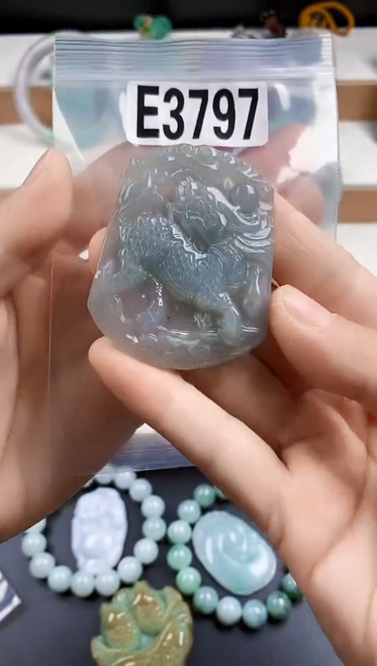 颈饰未镶嵌翡翠天然翡翠吊坠挂件