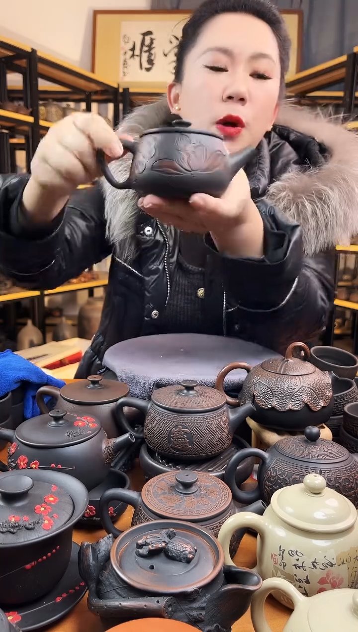 【闪购商品】壶瑕疵无礼盒 球孔 半雕大口汉瓦 荷花