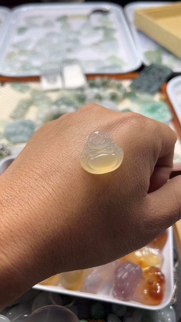 未镶嵌颈饰玛瑙/玉髓佛公