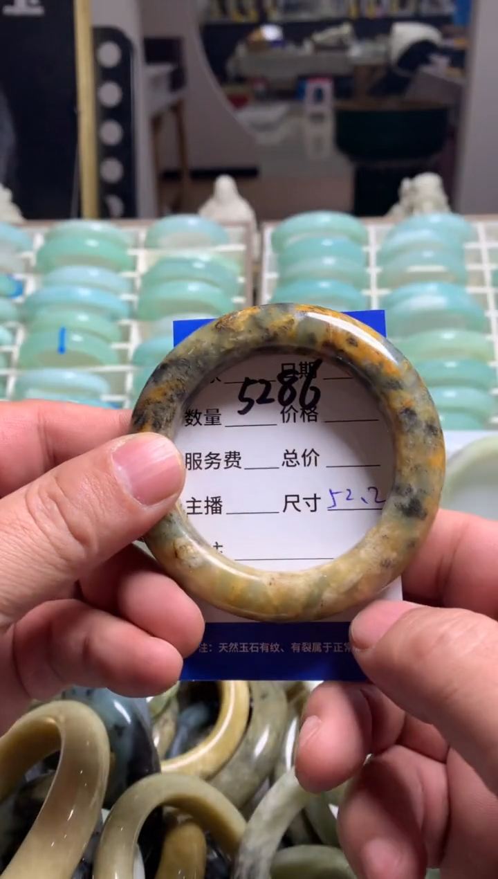 【闪购商品】蛇纹石玉手镯未镶嵌5286