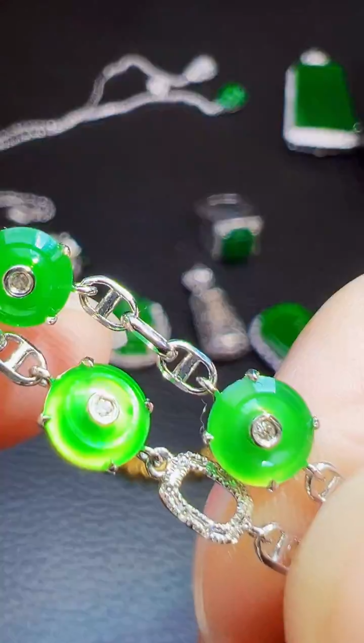 颈饰18K金镶嵌翡翠柒*翡翠