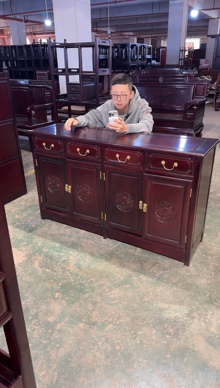 黑酸枝木类成套家具四门餐边柜