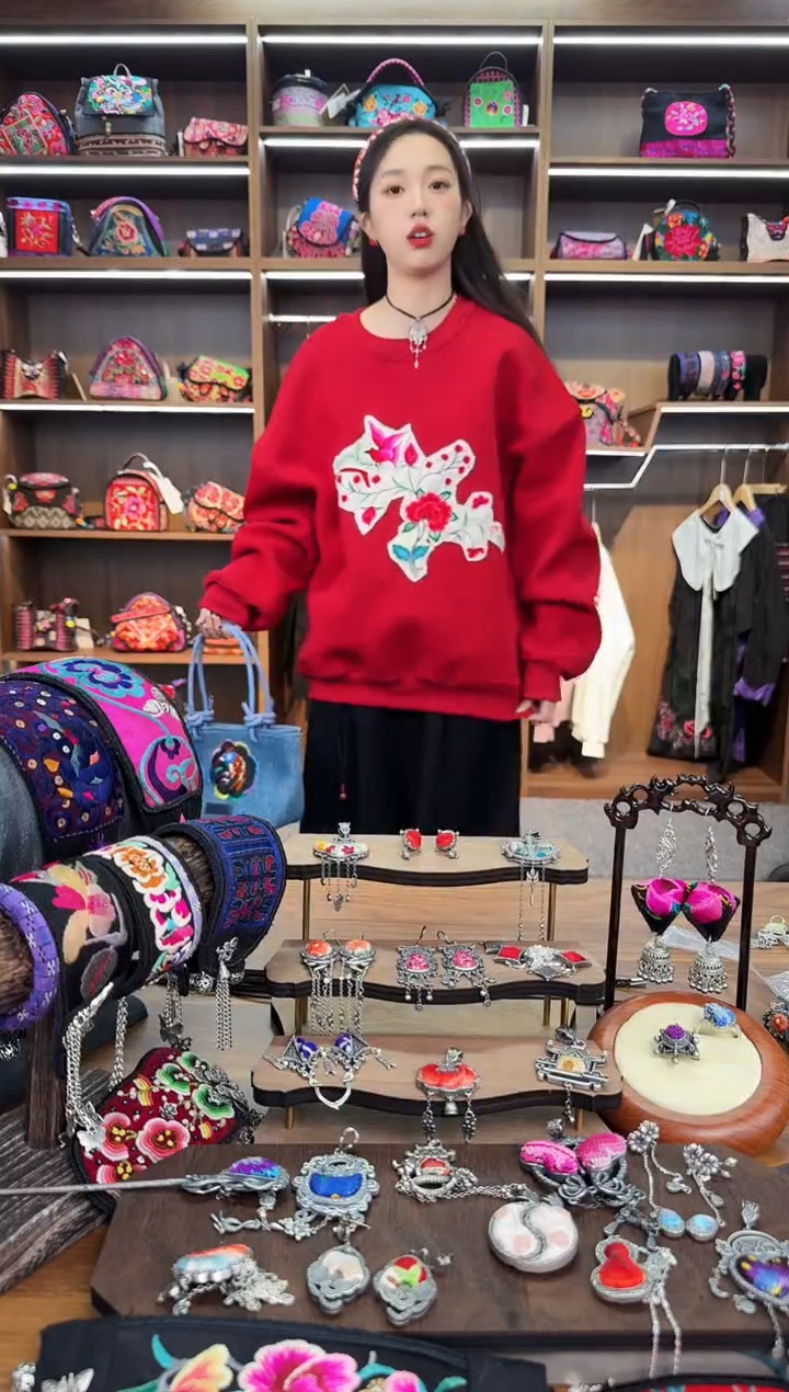 【闪购商品】织绣A47蒙阿苏苗绣传承