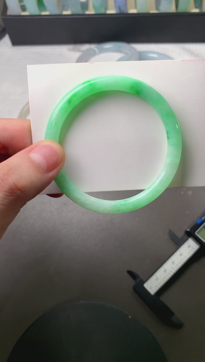 翡翠手镯（圆镯）未镶嵌55*7.0*7.0