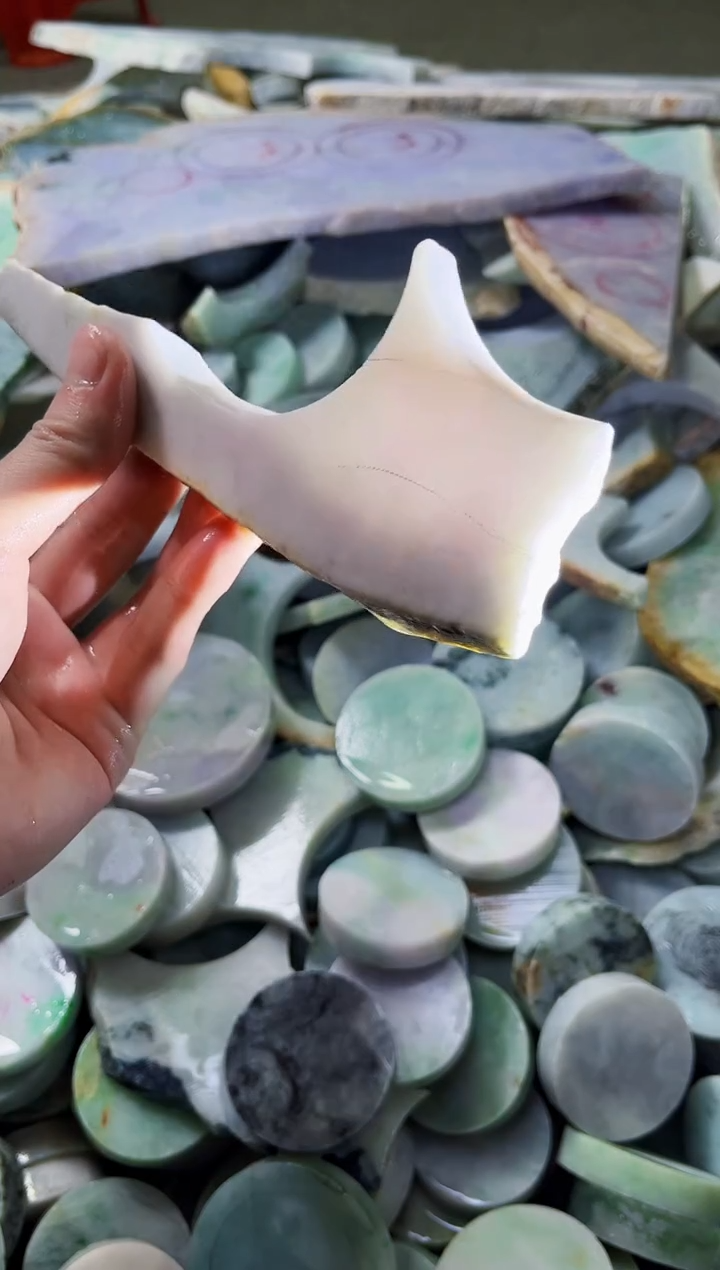 【闪购商品】翡翠颈饰未镶嵌A货吴玉402