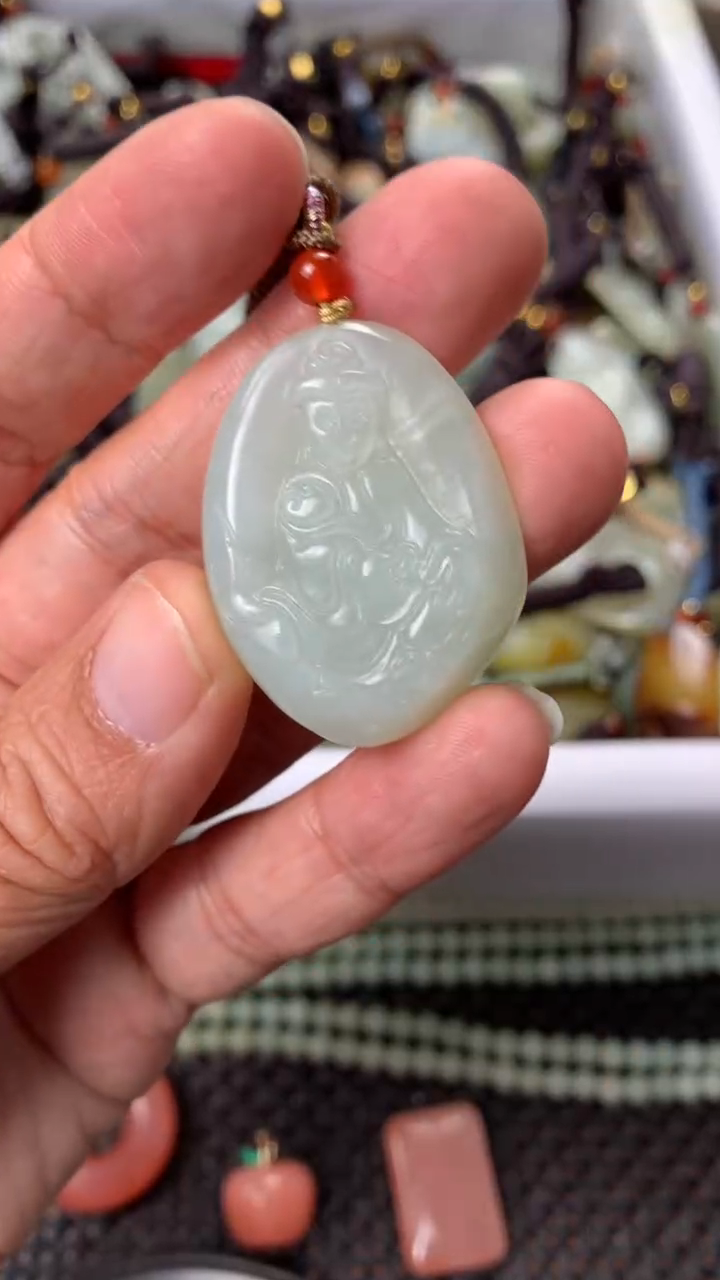 【闪购商品】和田玉颈饰未镶嵌多样性发货没有证书.拍一发一，有瑕