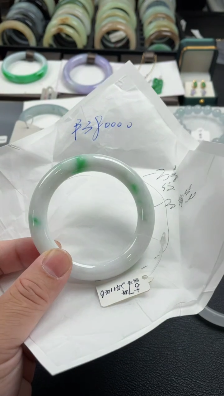 【闪购商品】翡翠手镯未镶嵌有纹裂