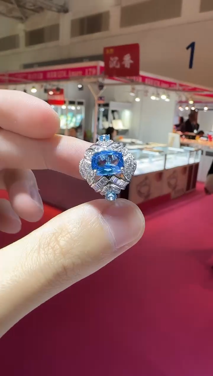 银S925镶嵌戒指托帕石10*8mm妖姬蓝