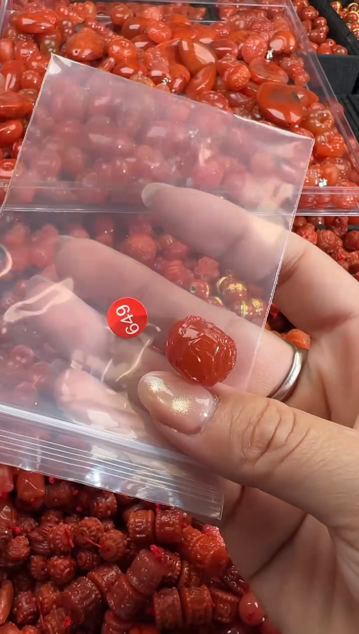 南红玛瑙未镶嵌颈饰1