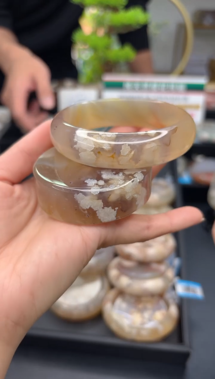 【闪购商品】石英质玉手镯未镶嵌C115(61圈赠送镯心)