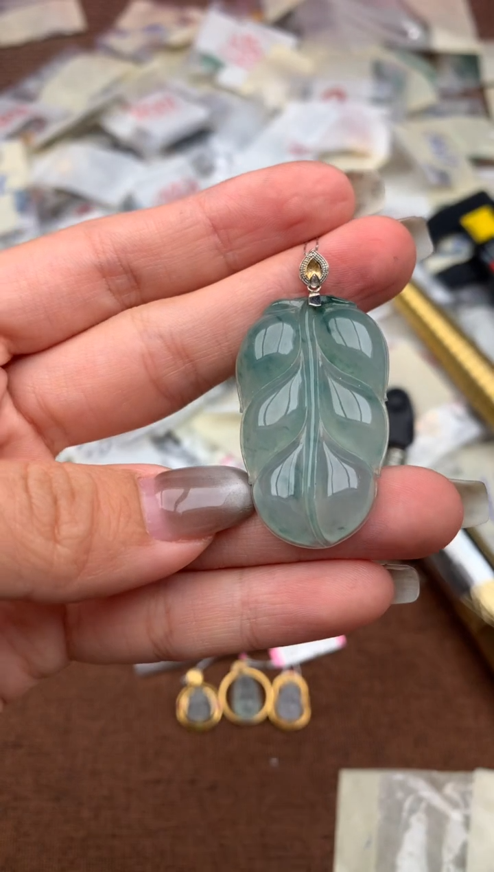 18K金镶嵌挂件翡翠1