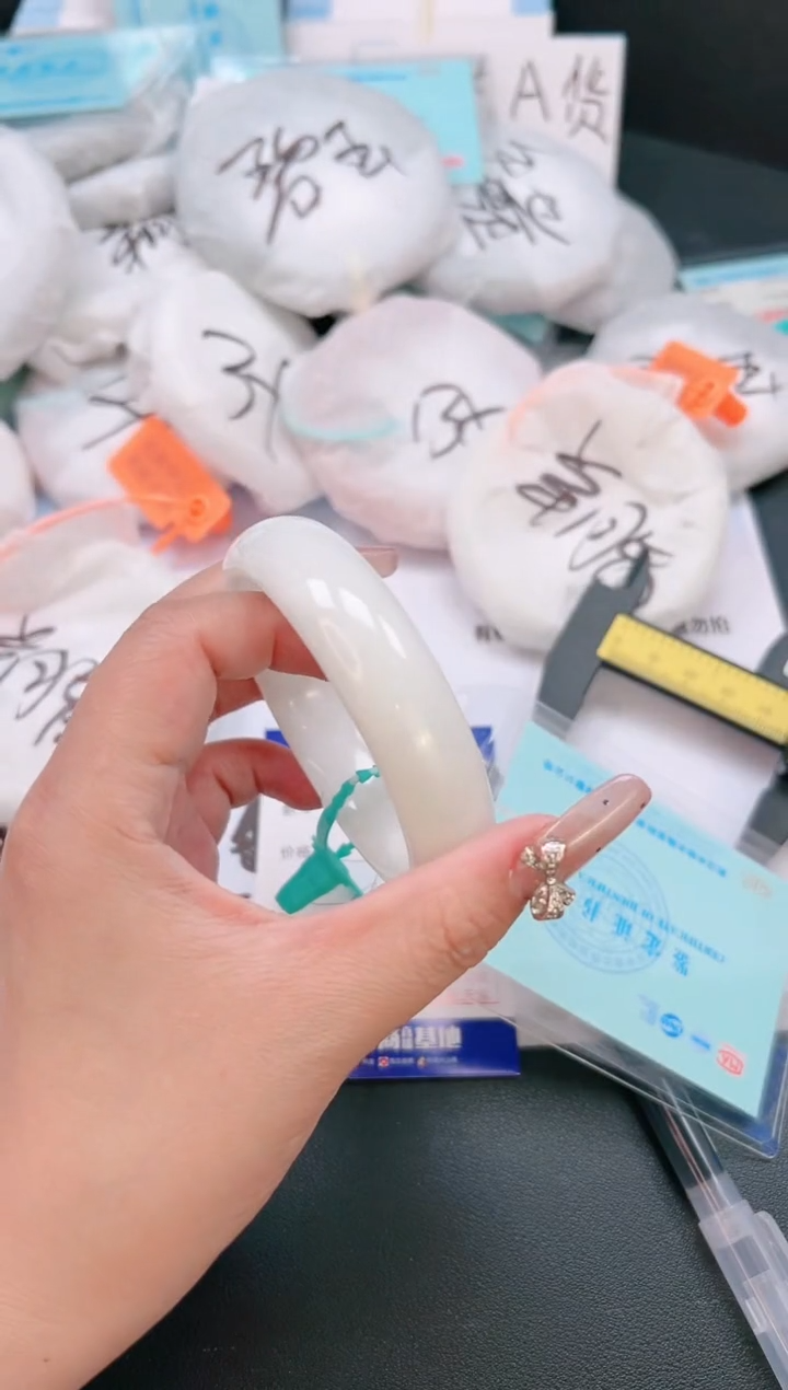 未镶嵌手镯和田玉9T113-56