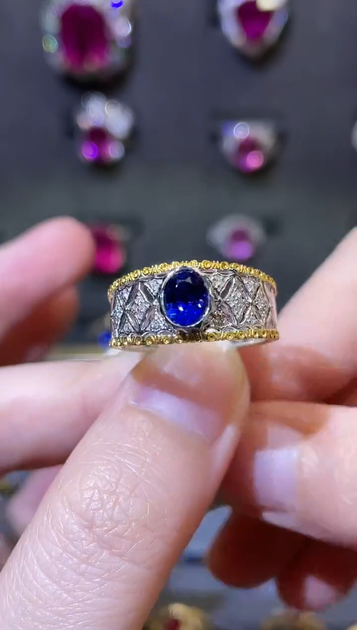 蓝宝石戒指18K金镶嵌1.07ct