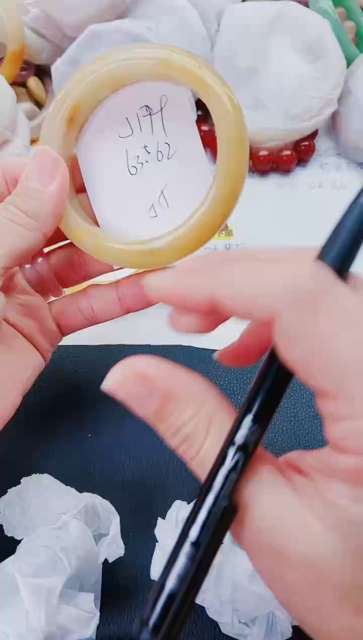 【闪购商品】石英质玉手镯未镶嵌J179-63-62