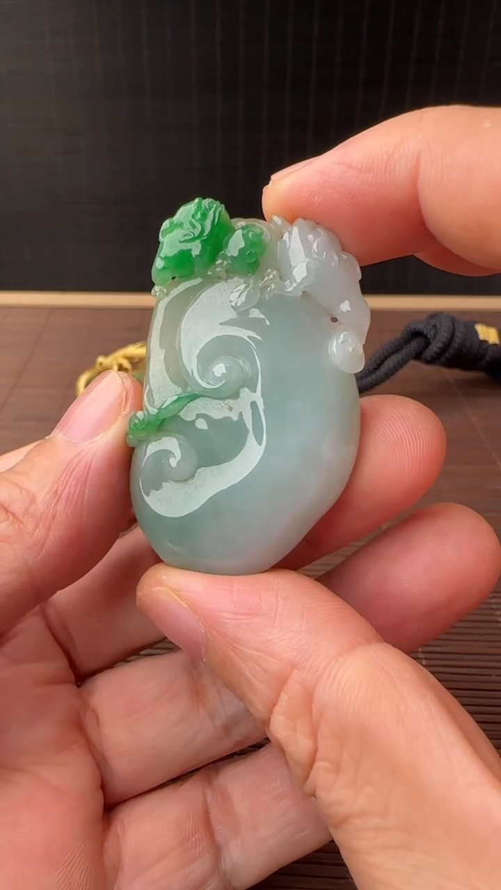 吊坠(不含链)未镶嵌翡翠?11