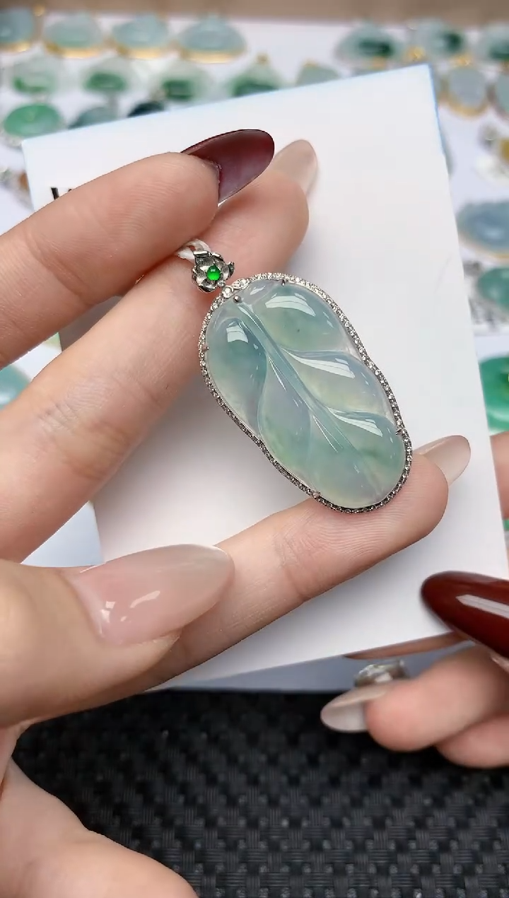 【闪购商品】翡翠颈饰18K金镶嵌天然翡翠a货