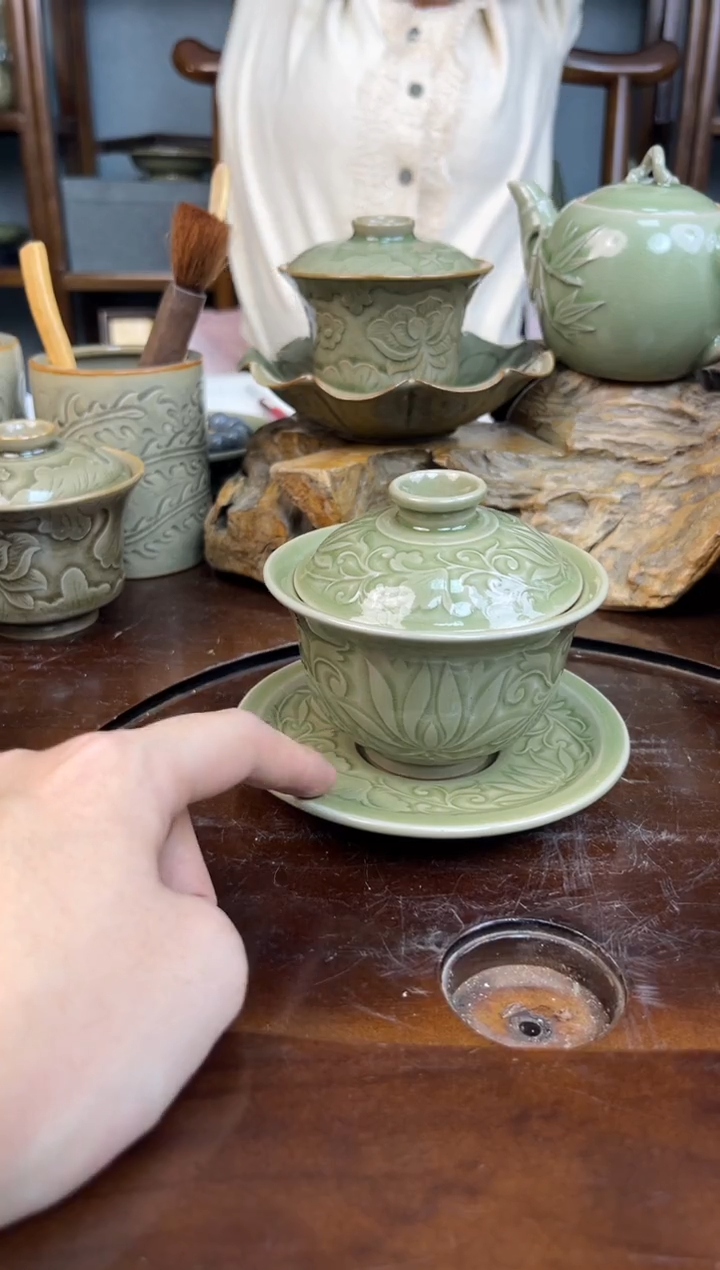 杯手工青瓷莲纹三才盖碗