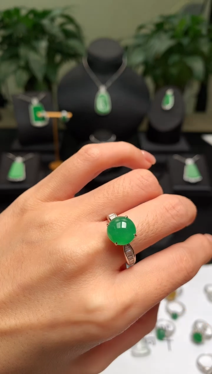 18K金镶嵌戒指翡翠戒指