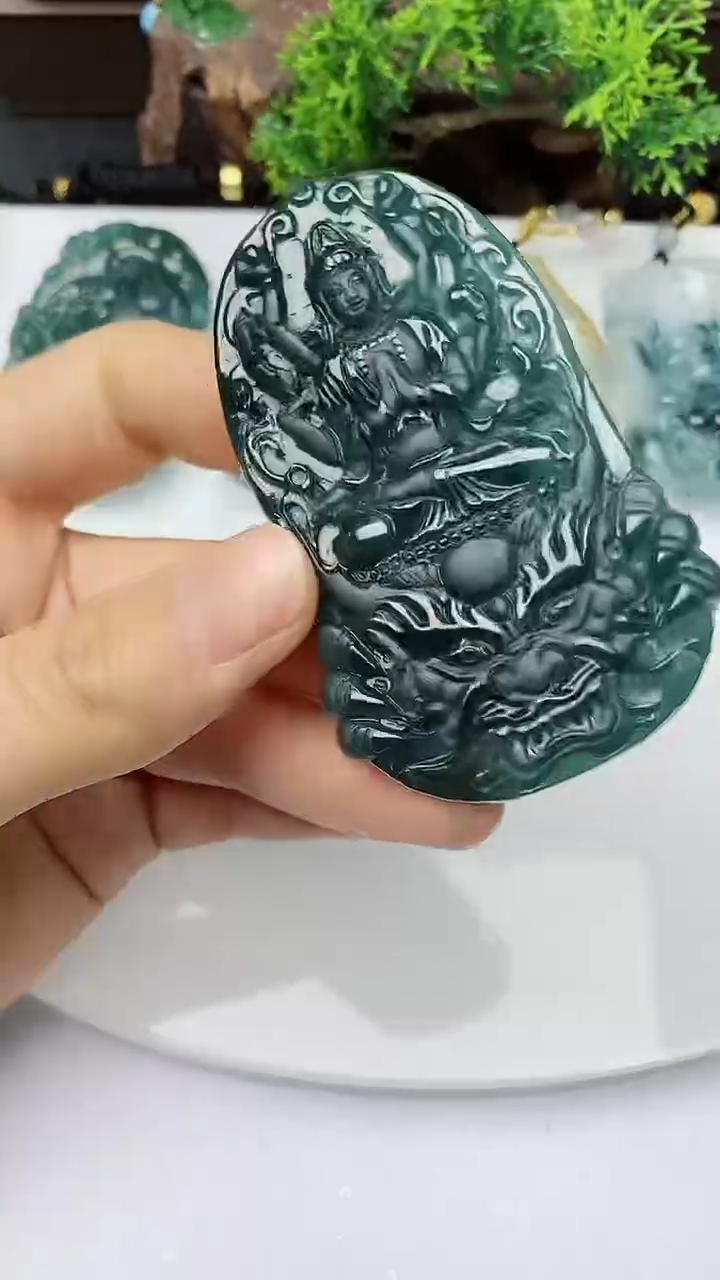 【闪购商品】翡翠颈饰未镶嵌         