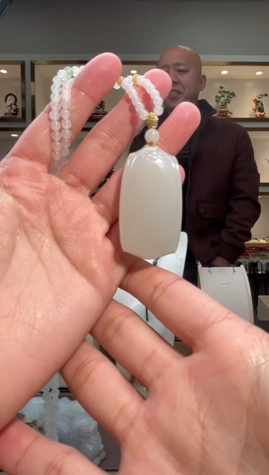 颈饰未镶嵌和田玉苏