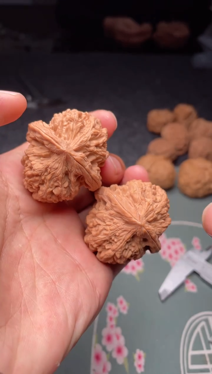把件文玩核桃a107  牡丹 40尺