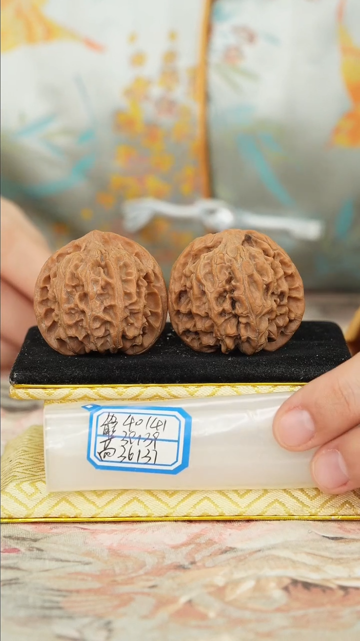 【闪购商品】文玩核桃把件苹果园