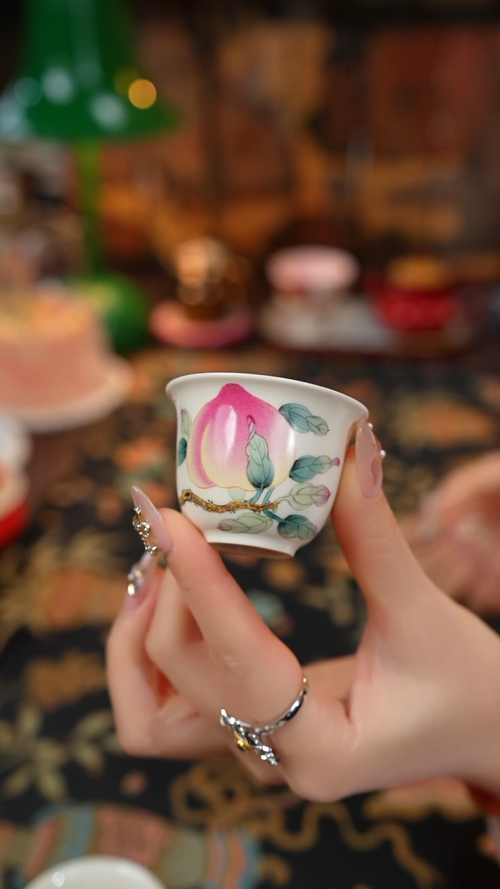 【闪购商品】景德镇手工手绘雅圣粉彩桃子岩茶一口杯