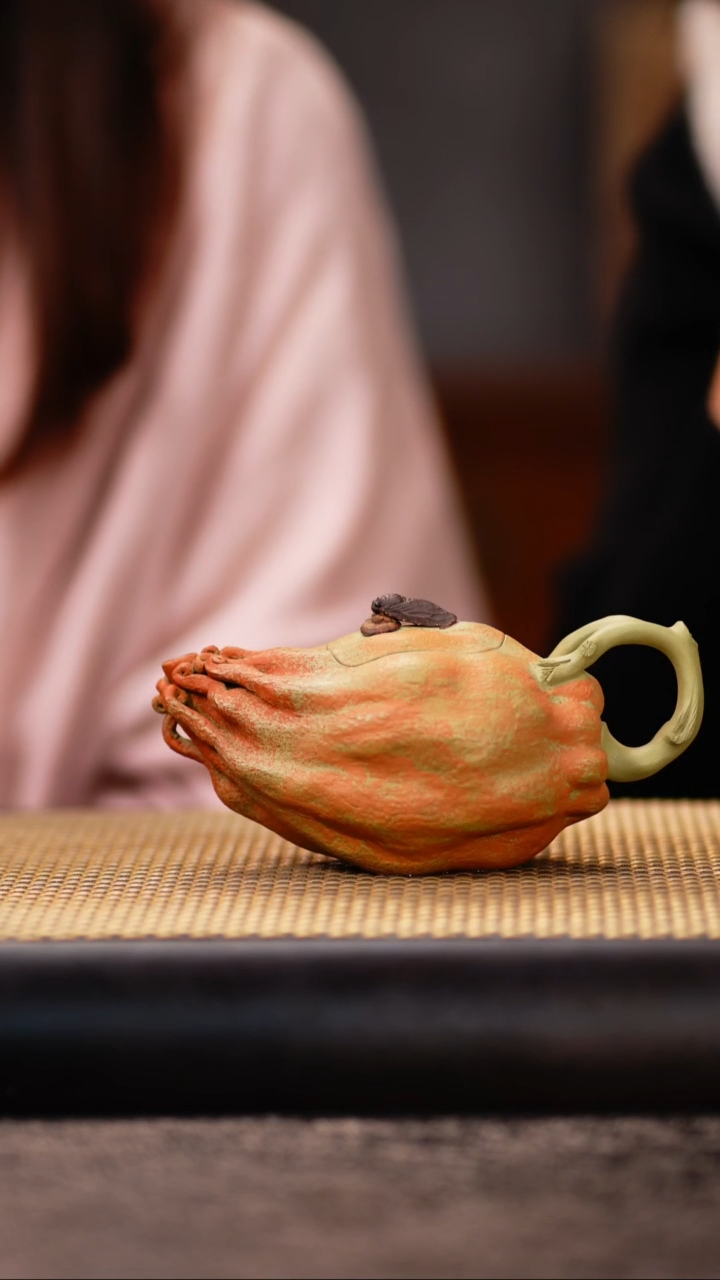 XS91豆青佛手瓜壶