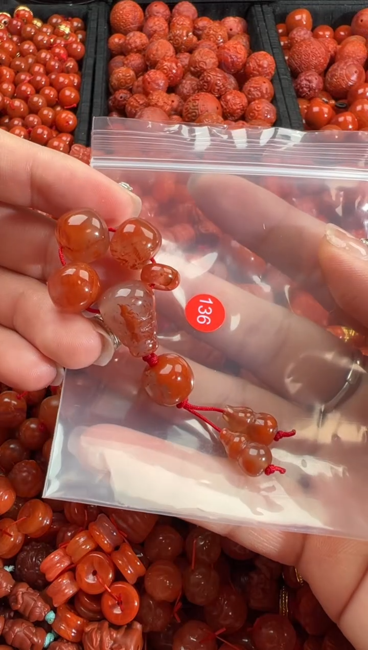 南红玛瑙未镶嵌颈饰1
