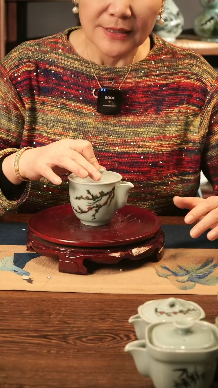 【闪购商品】釉中彩 梅花画 手抓壶B