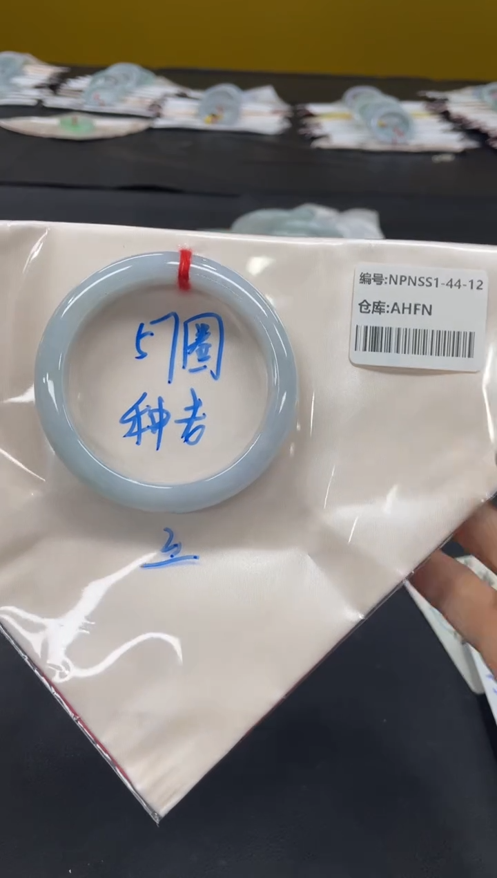 未镶嵌手镯翡翠翡翠手镯