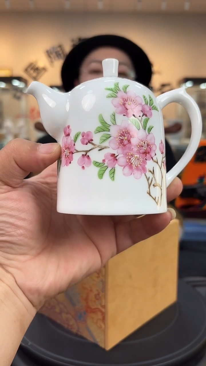 壶瓷水点桃花金钟壶