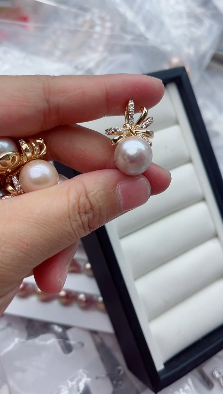 吊坠(不含链)未镶嵌淡水珍珠多样性发其一，非无暇