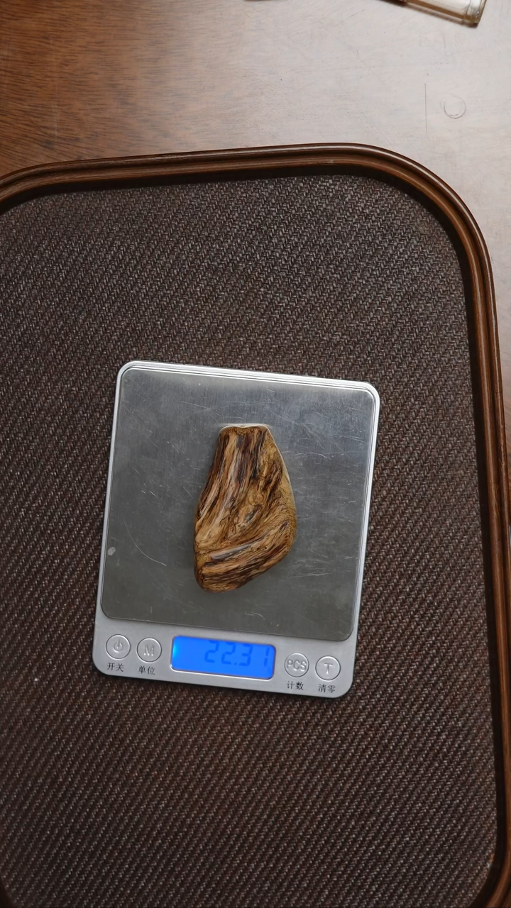沉香手把件马泥涝22.3克