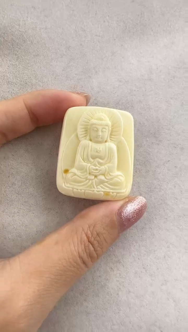 【闪购商品】琥珀裸石未镶嵌10125081-大日如来