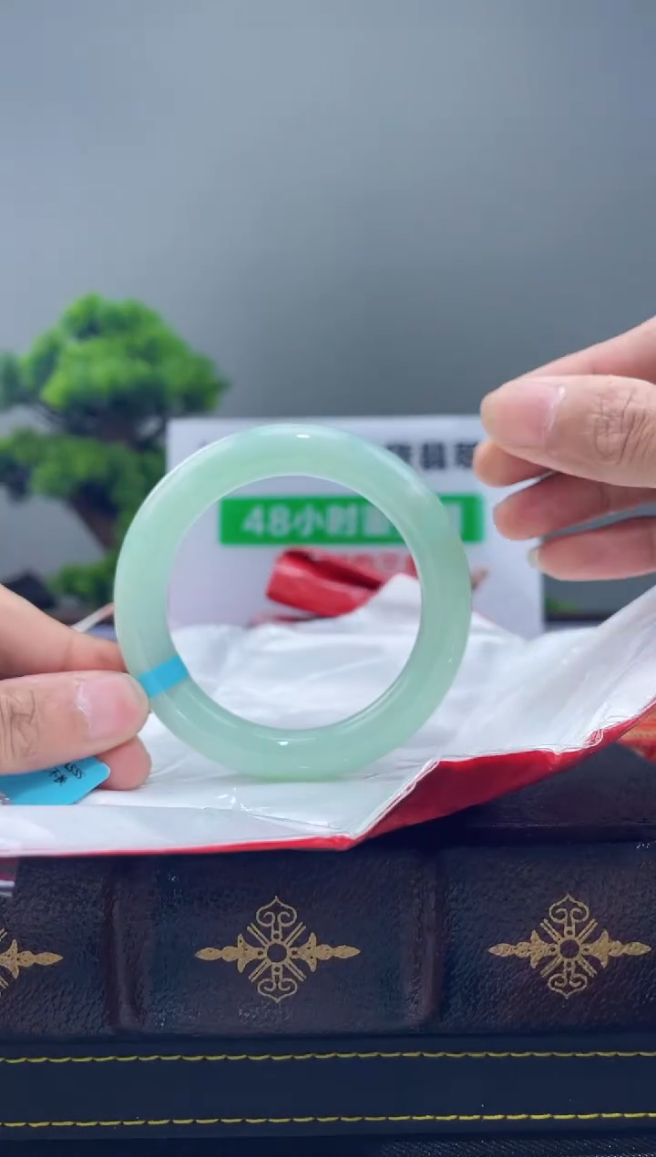 【闪购商品】翡翠手镯未镶嵌手镯1