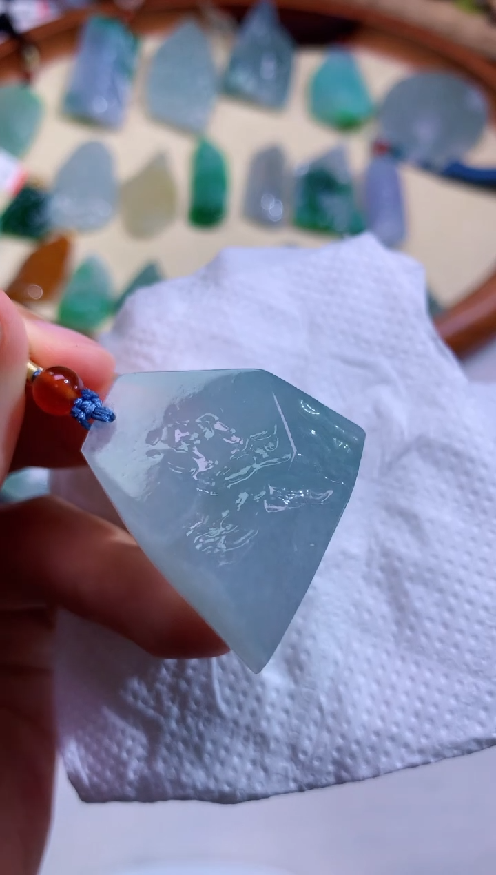 颈饰未镶嵌翡翠      