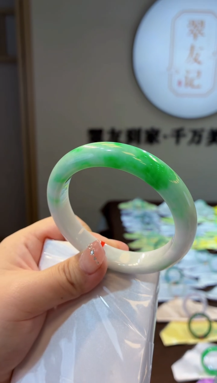翡翠未镶嵌手镯手镯
