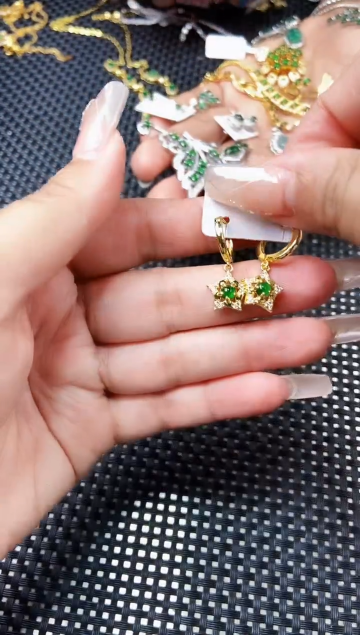 【闪购商品】翡翠耳饰未镶嵌1111111111111111