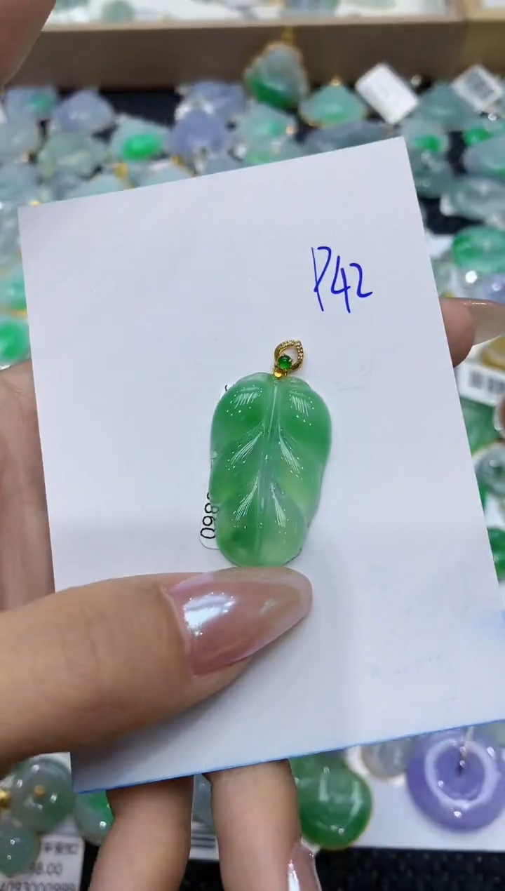 翡翠18K金镶嵌颈饰111111111111