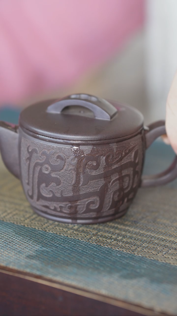 【闪购商品】微瑕喀左紫砂真不错，主播就是做壶的