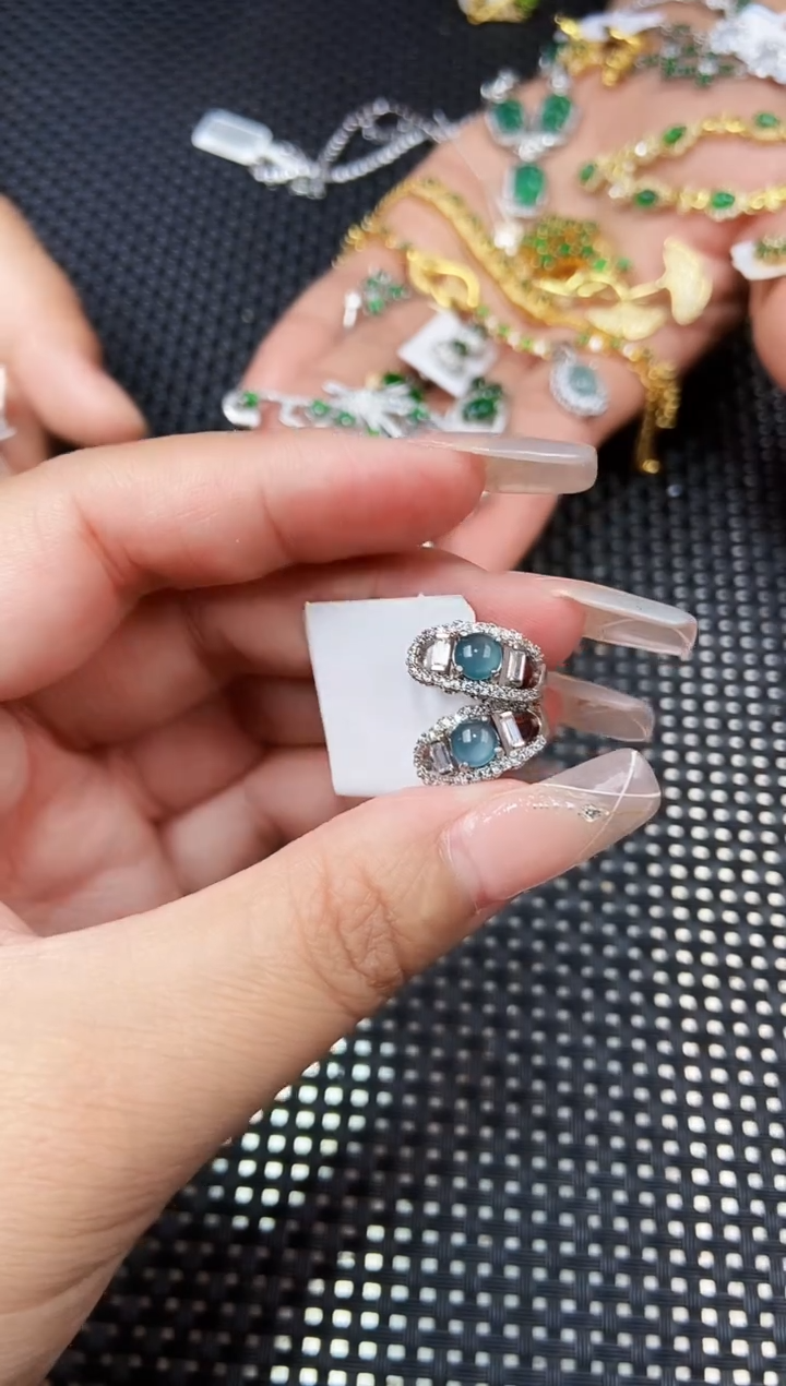 【闪购商品】翡翠耳饰未镶嵌1111111111111111