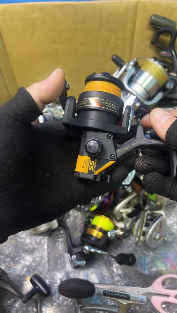 大*豆微瑕钓鱼轮，直播间讲解为准，看清楚再拍，如有拆卸不退换