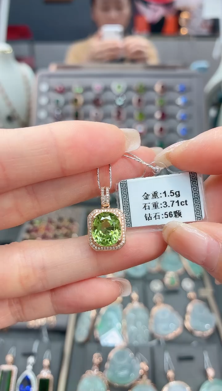 颈饰18K金镶嵌碧玺3.71     