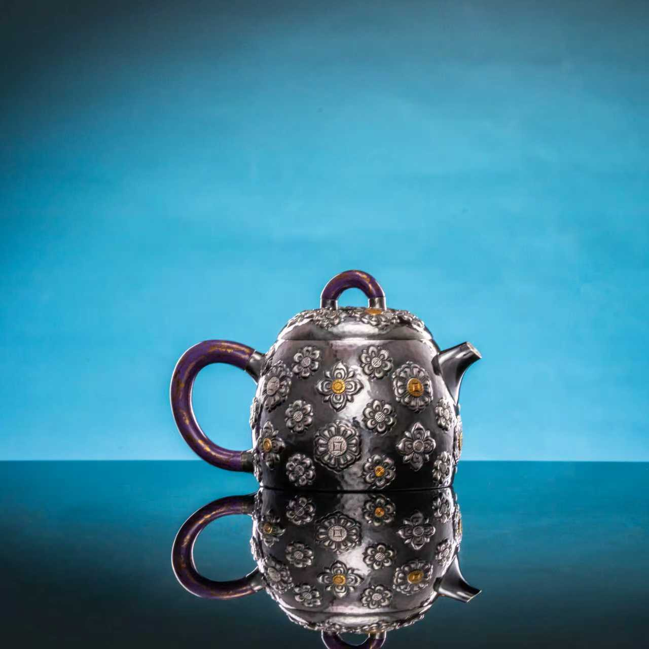 DZ0155 呆坐丨玄紫錾刻嵌金宝相花壶