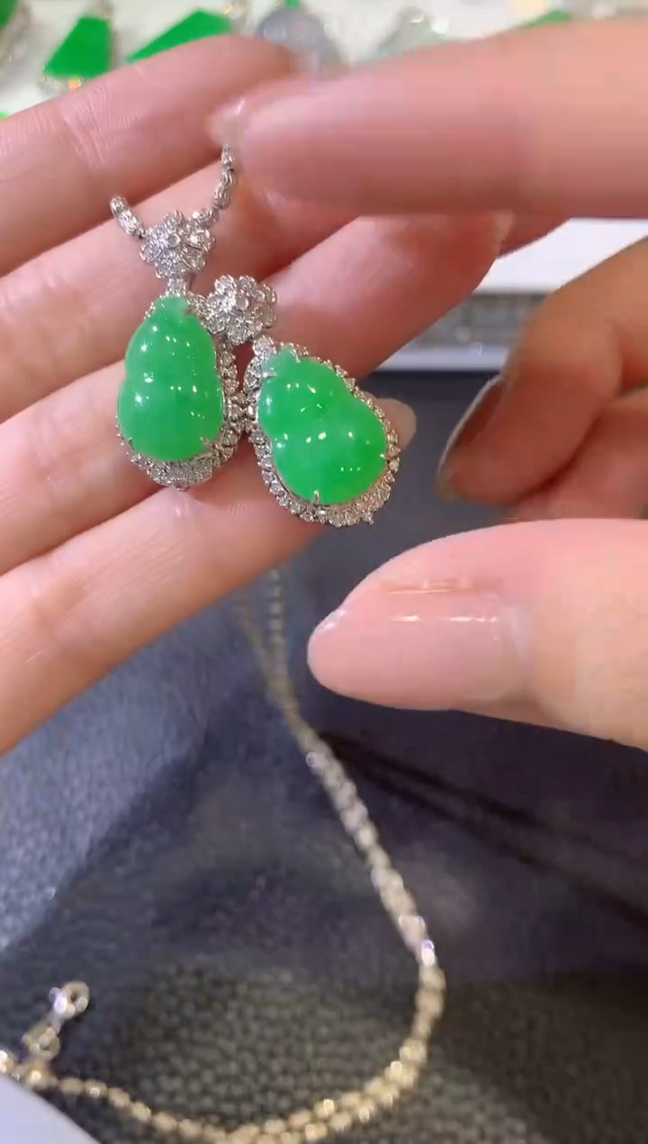 【闪购商品】翡翠吊坠(不含链)18K金镶嵌A8翡翠多样性发一件