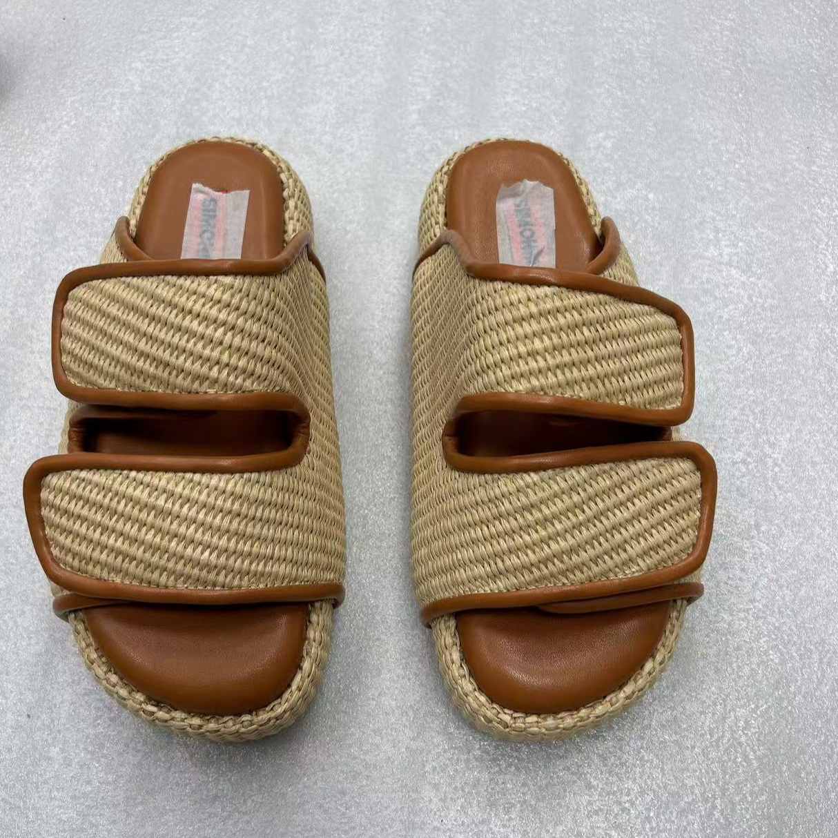 超舒适时尚草编内置脚床平底凉鞋